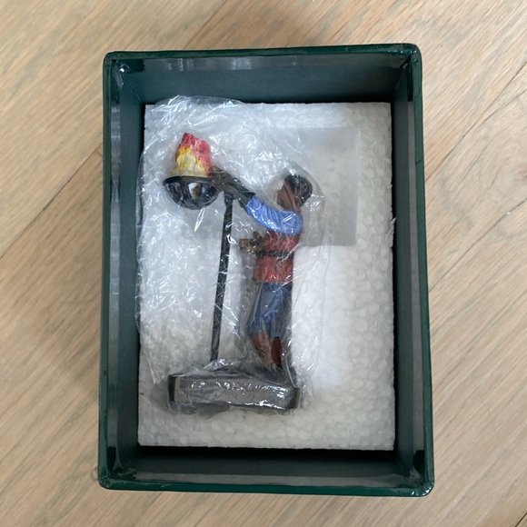 Williamsburg Man Tending Cresset - Lang and Wise - Picture 10 of 10